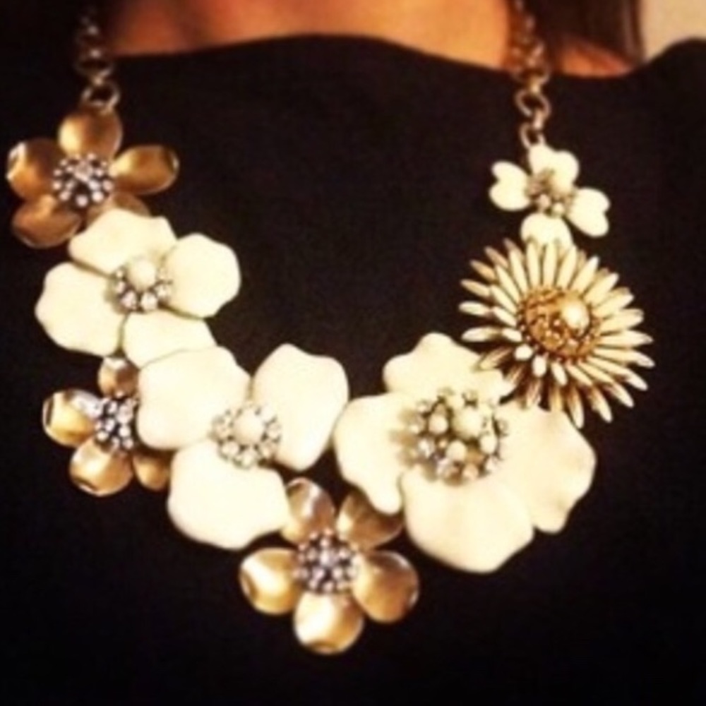 Stella & Dot | Exquisite UltraRare Hand-painted Bloom Statement Necklace - Picture 8 of 13